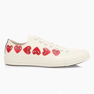 Comme des Garçons PLAY
CdG PLAY x Converse All Star Heart Low-Top Sneakers